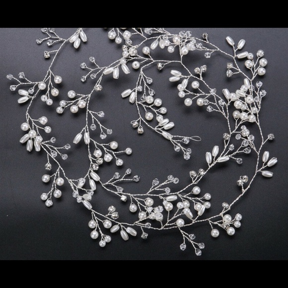 Stunning Pearl, Crystal & Gold Wire Hair Garland main image 4